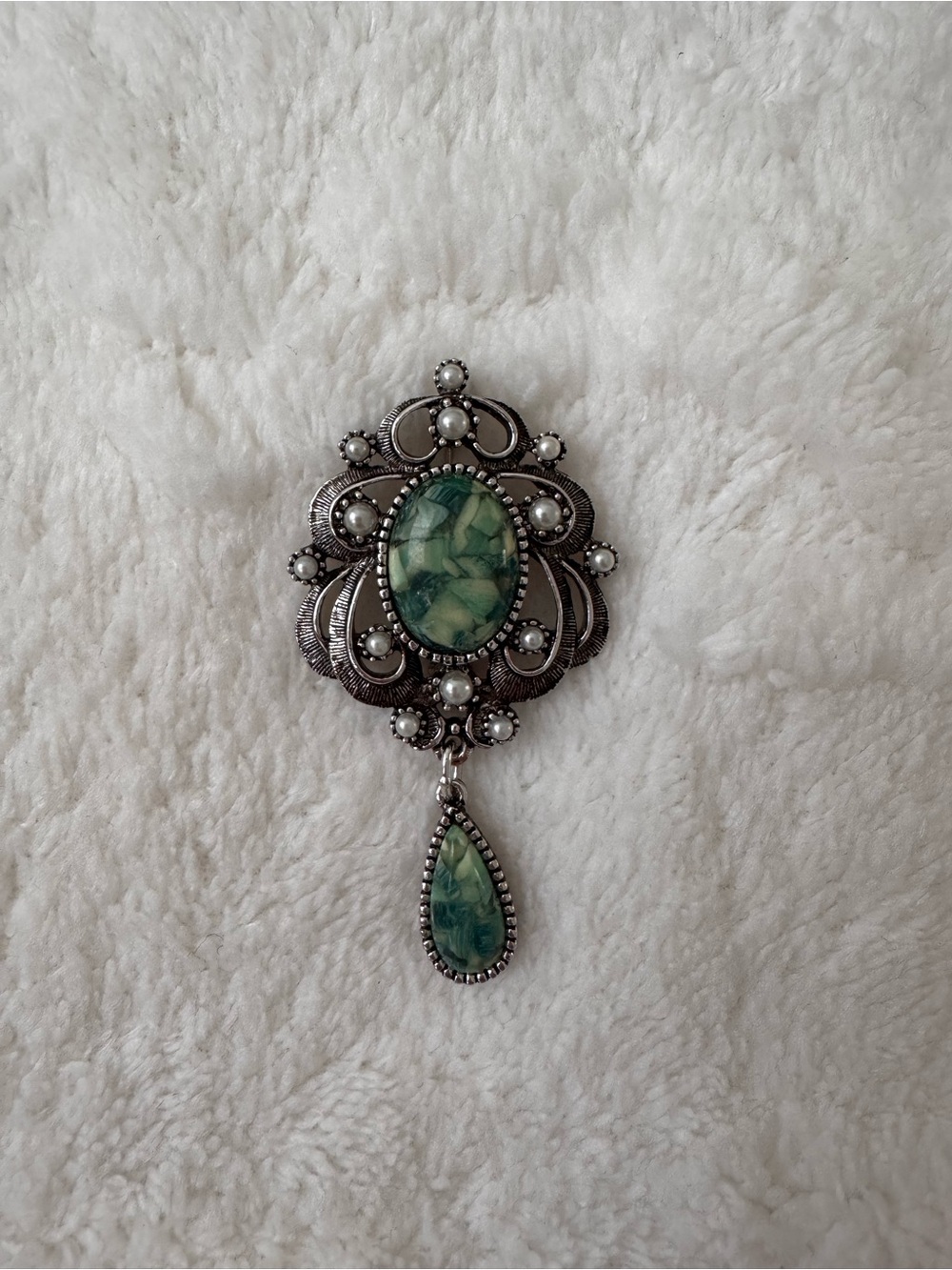 Sarah Coventry Green Marbled Center & Teardrop Brooch with Faux Pearls
